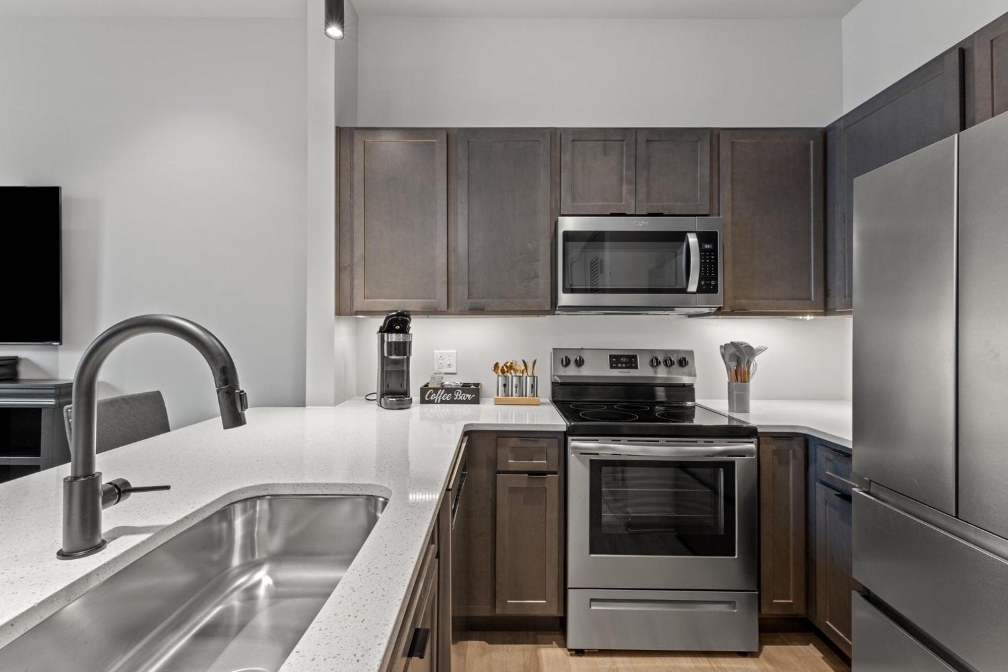 175 Lex - Walkable Downtown Lexington & Rupp Arena - Full Condos الغرفة الصورة