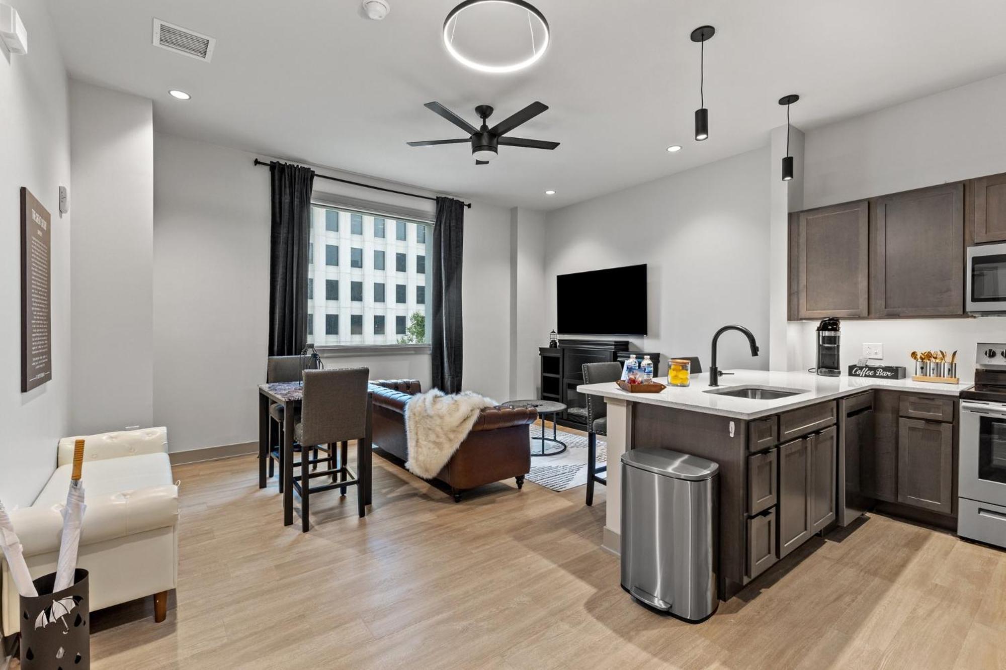 175 Lex - Walkable Downtown Lexington & Rupp Arena - Full Condos الغرفة الصورة